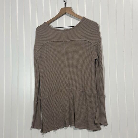 Free People Waffle Knit Thermal Top XS Taupe Long Sleeve Slouchy Raw Hem Grunge - Picture 5 of 10